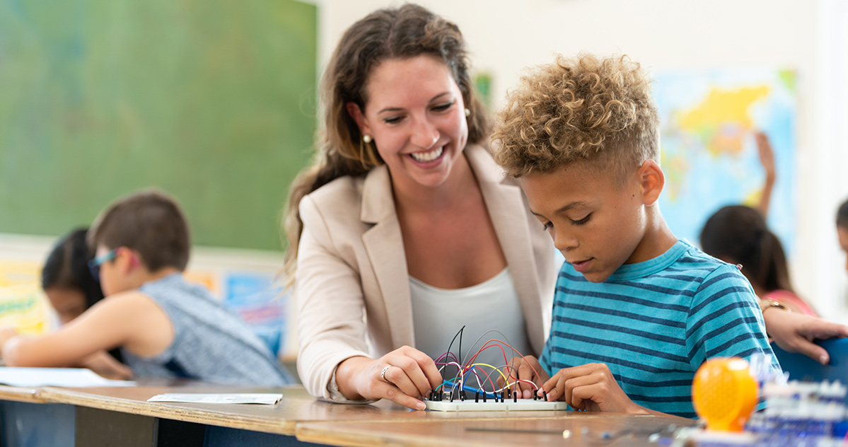 teachers teaching students science