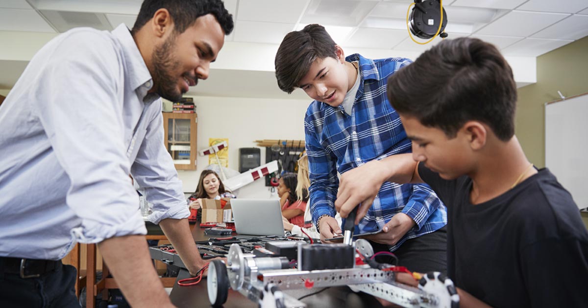 A representative from a STEAM organization volunteering in a classroom